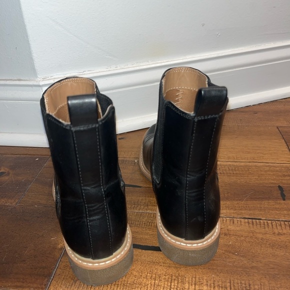 Universal Thread Women's Black Pre Owned Pearl Chelsea Boots in Size 7 - Picture 4 of 9